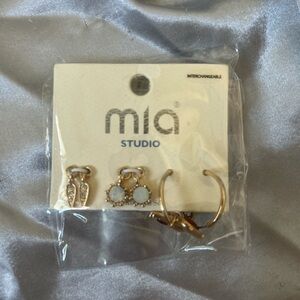 MIA Gold and White Earrings Set